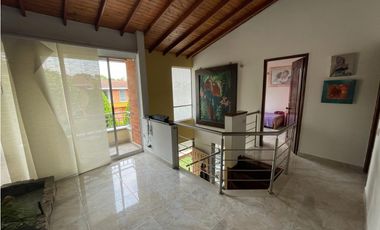 VENTA DE AMPLIA CASA EN ITAGUI - SECTOR SURAMERICA