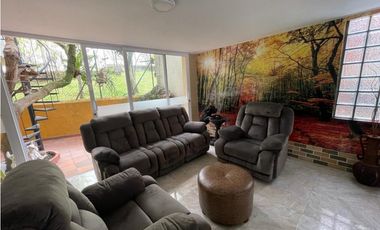VENTA DE AMPLIA CASA EN ITAGUI - SECTOR SURAMERICA