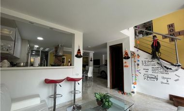 VENTA DE AMPLIA CASA EN ITAGUI - SECTOR SURAMERICA