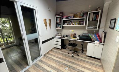 VENTA DE AMPLIA CASA EN ITAGUI - SECTOR SURAMERICA