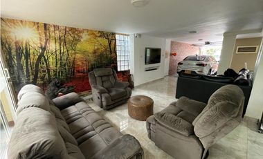 VENTA DE AMPLIA CASA EN ITAGUI - SECTOR SURAMERICA