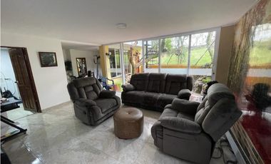 VENTA DE AMPLIA CASA EN ITAGUI - SECTOR SURAMERICA