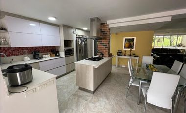 VENTA DE AMPLIA CASA EN ITAGUI - SECTOR SURAMERICA