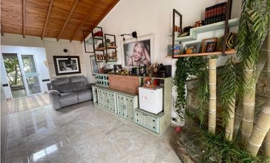 VENTA DE AMPLIA CASA EN ITAGUI - SECTOR SURAMERICA