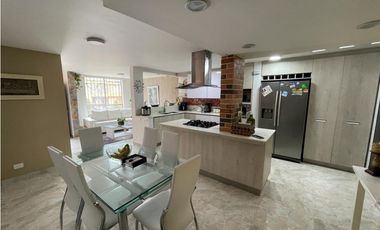 VENTA DE AMPLIA CASA EN ITAGUI - SECTOR SURAMERICA