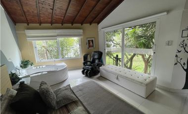 VENTA DE AMPLIA CASA EN ITAGUI - SECTOR SURAMERICA