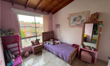 VENTA DE AMPLIA CASA EN ITAGUI - SECTOR SURAMERICA