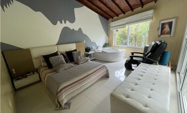VENTA DE AMPLIA CASA EN ITAGUI - SECTOR SURAMERICA