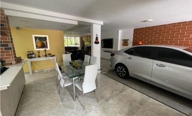 VENTA DE AMPLIA CASA EN ITAGUI - SECTOR SURAMERICA