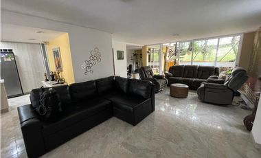 VENTA DE AMPLIA CASA EN ITAGUI - SECTOR SURAMERICA