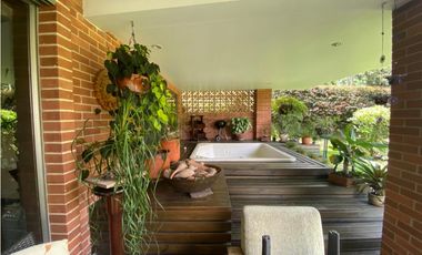Casa en venta en El Poblado sector El Tesoro
