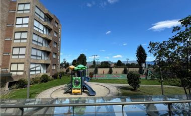 Vendo apartamento primer piso con club House.