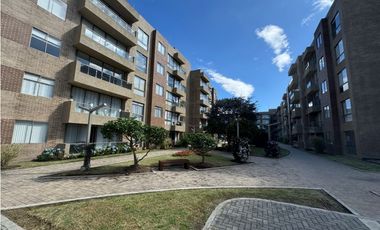 Vendo apartamento primer piso con club House.