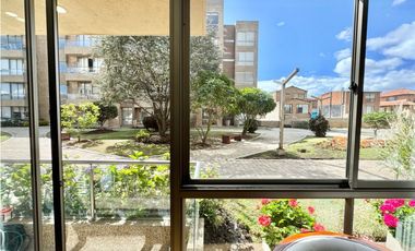 Vendo apartamento primer piso con club House.