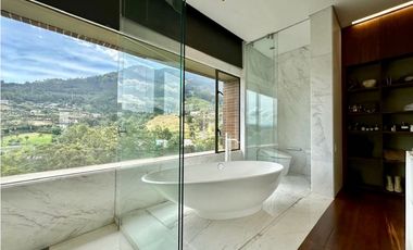 Vendo exclusivo y lujoso apartamento en La cola del Zorro el Poblado