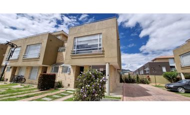 Hermosa casa esquinera para venta en Chía