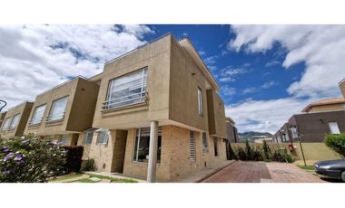 Hermosa casa esquinera para venta en Chía