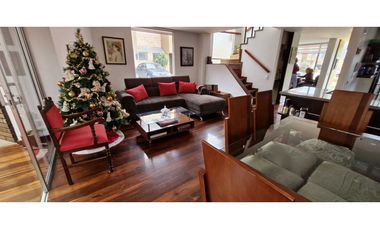 Hermosa casa esquinera para venta en Chía