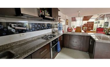 Hermosa casa esquinera para venta en Chía