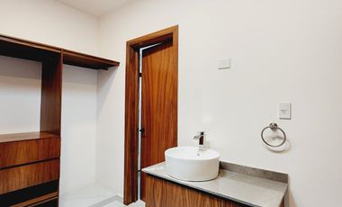 Casa en VENTA con recamara en planta baja Fracc LOMAS DE LA RIOJA