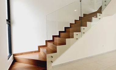 Casa en VENTA con recamara en planta baja Fracc LOMAS DE LA RIOJA