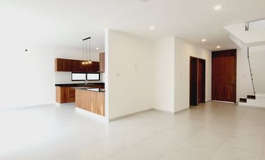 Casa en VENTA con recamara en planta baja Fracc LOMAS DE LA RIOJA