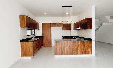 Casa en VENTA con recamara en planta baja Fracc LOMAS DE LA RIOJA