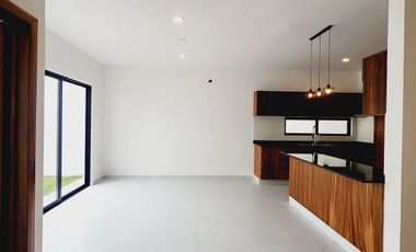 Casa en VENTA con recamara en planta baja Fracc LOMAS DE LA RIOJA