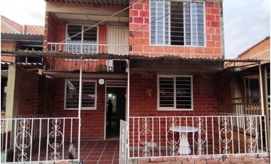 Casa de dos pisos en venta Santa Elena El Cerrito Valle Colombia