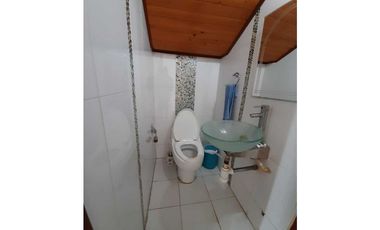 SE VENDE CASA BARRIO SAN CARLOS.