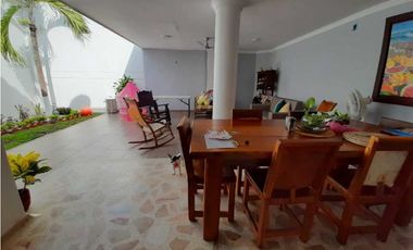 SE VENDE CASA BARRIO SAN CARLOS.