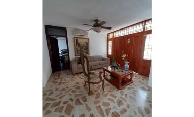 SE VENDE CASA BARRIO SAN CARLOS.