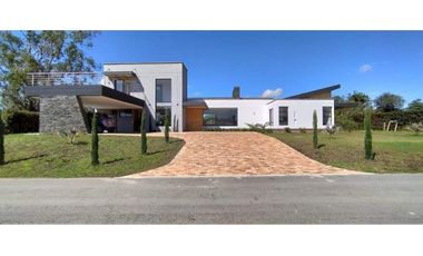 Venta de casa campestre en Llanogrande