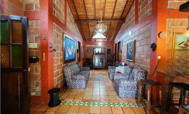 Venta de casa lote independiente en Santa Elena