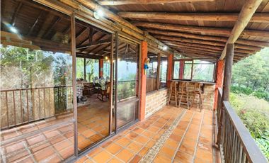 Venta de casa lote independiente en Santa Elena