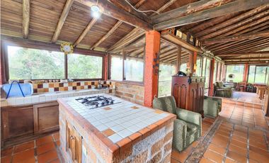 Venta de casa lote independiente en Santa Elena