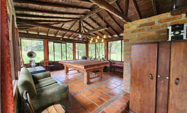 Venta de casa lote independiente en Santa Elena