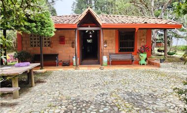 Venta de casa lote independiente en Santa Elena