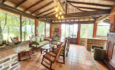 Venta de casa lote independiente en Santa Elena