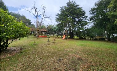 Venta de casa lote independiente en Santa Elena