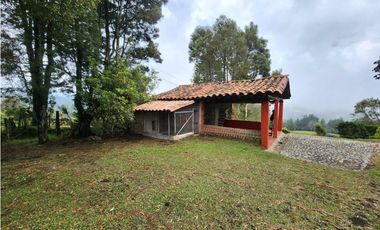 Venta de casa lote independiente en Santa Elena