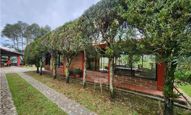 Venta de casa lote independiente en Santa Elena