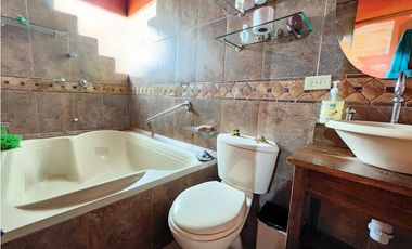Venta de casa lote independiente en Santa Elena