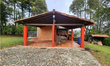 Venta de casa lote independiente en Santa Elena