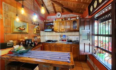 Venta de casa lote independiente en Santa Elena