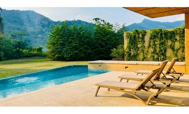 VENDO ESPECTACULAR CASA MODERNA