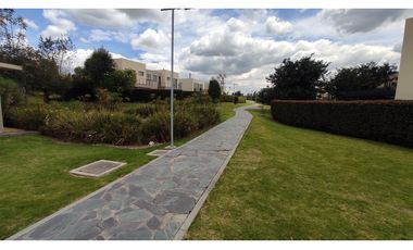 Cajicá, VERDE VIVO, 276 M2 lote, 179 M2 construidos