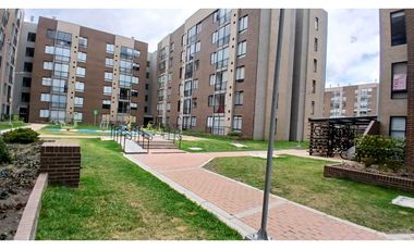 Vendo apartamento Esquinero piso 2 en Cajicá  con club House.