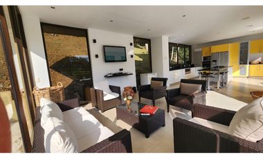 VENDO CASA CAMPESTRE EN LA VEGA CUND.