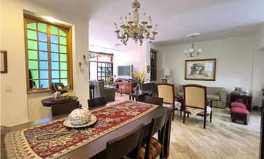 Venta de amplia casa con terraza en el Poblado 